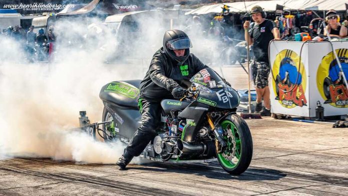 Hans and His Kawasaki ZZR1100 1995