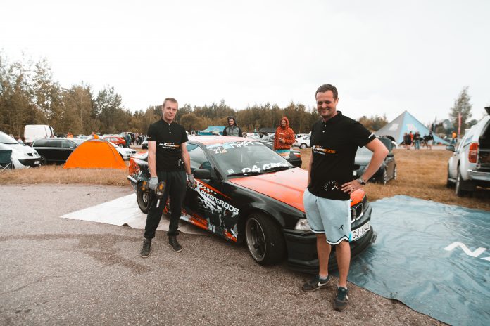 MaXpeedingRods Blog | An Automotive Blog from MaXpeedingRods - No Name Drifters' BMW E36